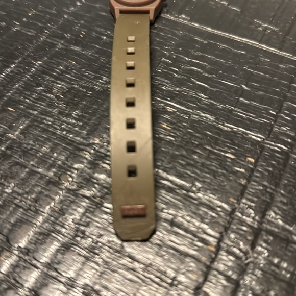 Really cute brown rubber band Nixon watch women’s - Picture 6 of 9